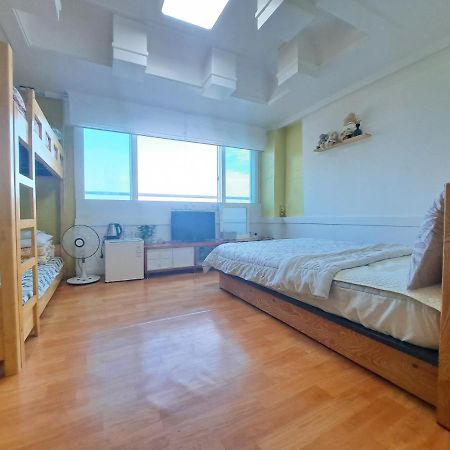 Nice View Guesthouse Seogwipo Exterior photo